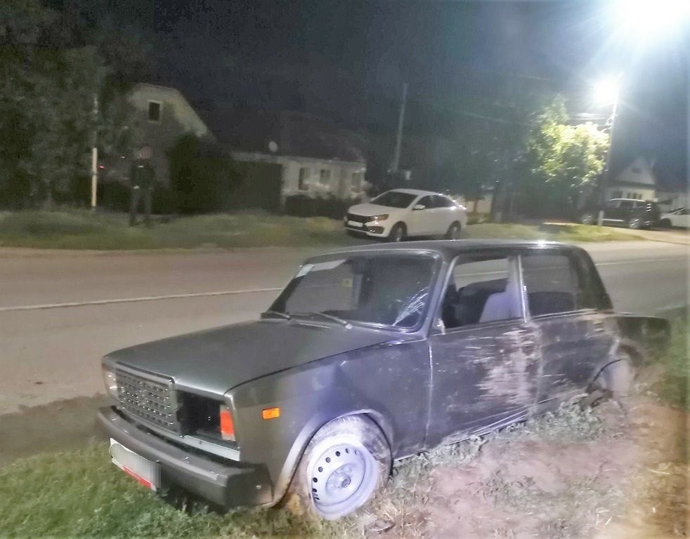 Парень с девушкой пострадали в ДТП в Благодарном Парень с девушкой пострадали в ДТП в Благодарном