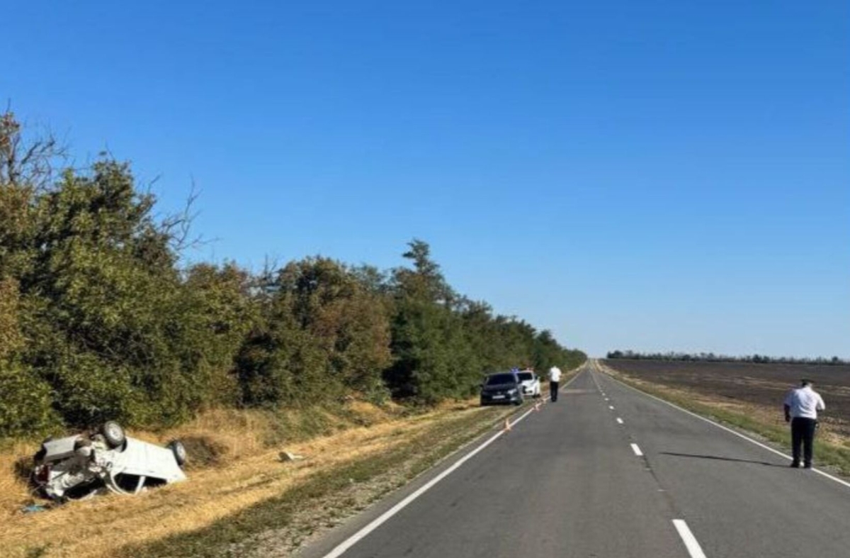 Водитель погиб при опрокидывании машины на Ставрополье