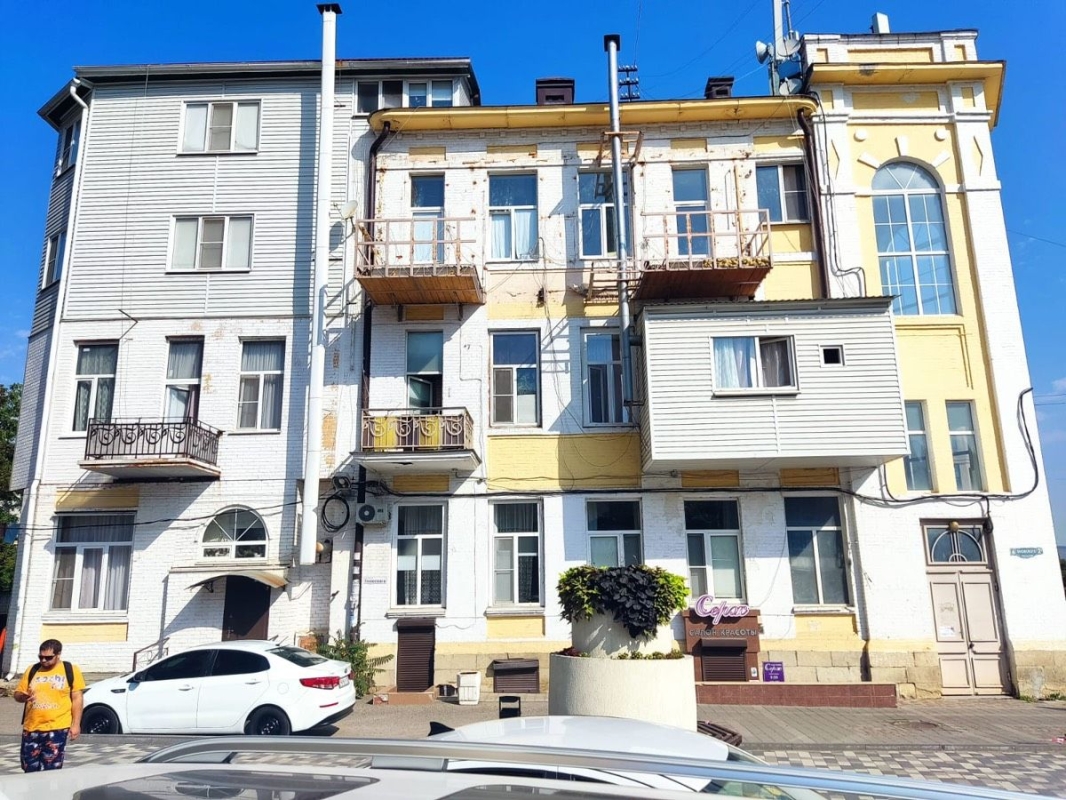 Балконы-самострои демонтируют в Кисловодске Балконы-самострои демонтируют в Кисловодске