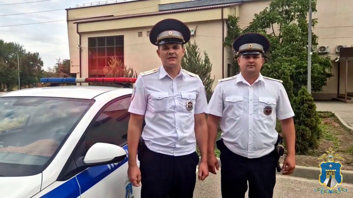 Полицейские Ставрополья спасли потерявшую сознание автомобилистку Полицейские Ставрополья спасли потерявшую сознание автомобилистку