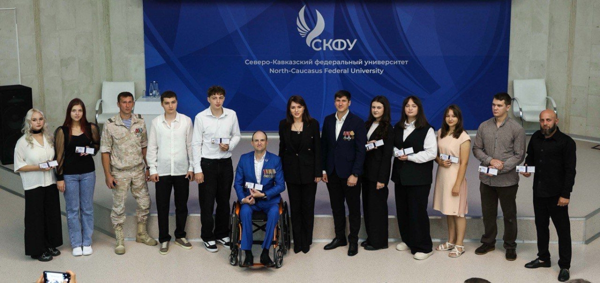 В День знаний 6 тысяч первокурсников получили студенческие билеты в СКФУ