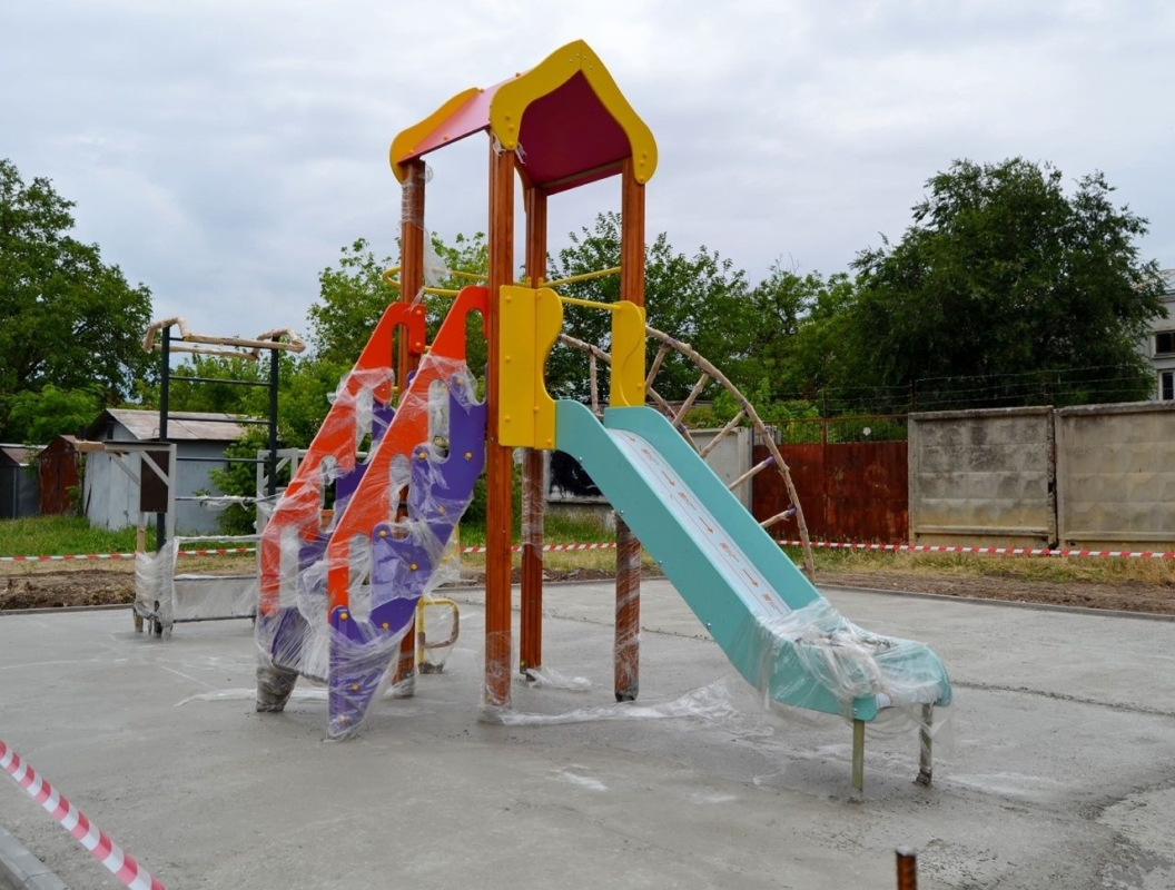 Еще одну детскую площадку соорудили в Георгиевске