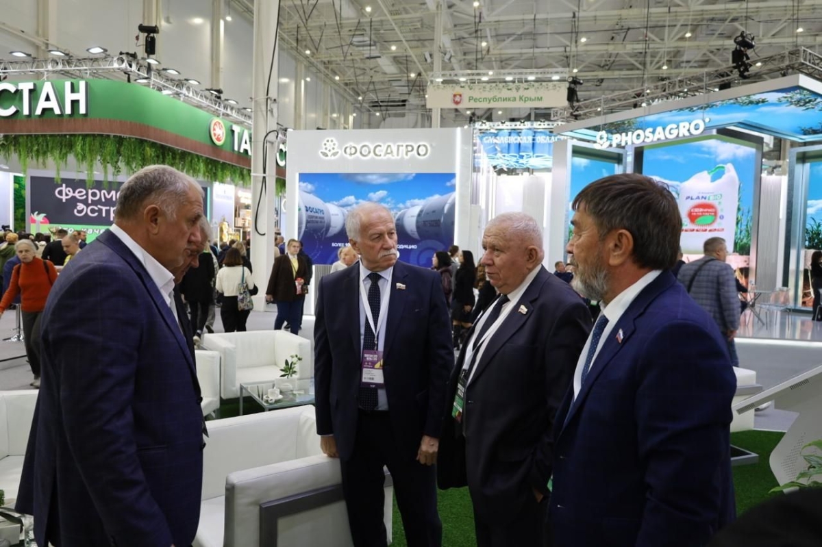 Депутаты Думы Ставрополья принимают участие в крупнейшем аграрном форуме страны &laquo;Золотая осень &mdash; 2025&raquo;