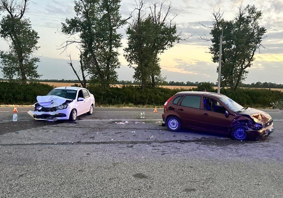 Трех человек госпитализировали после ДТП на Ставрополье Трех человек госпитализировали после ДТП на Ставрополье