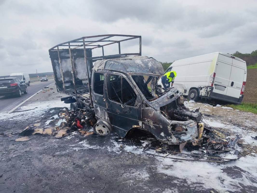 &laquo;Газель&raquo; загорелась на трассе в Ставропольском крае