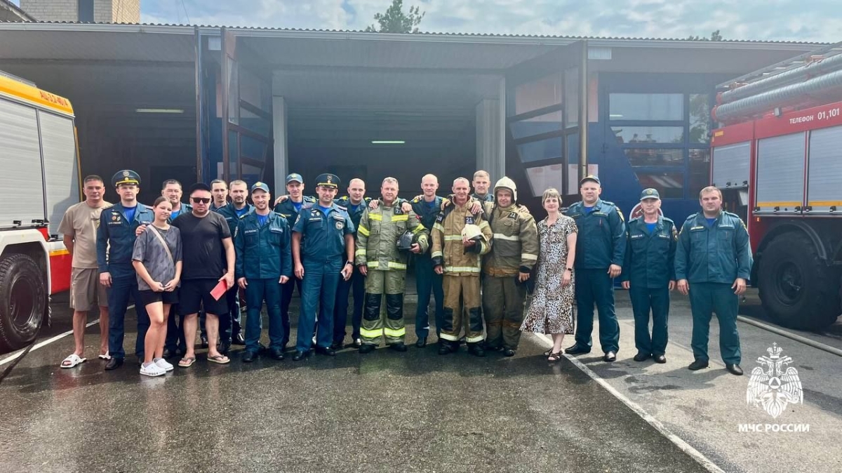 Огнеборцев с общим стажем 72 года проводили на пенсию в Невинномысске Огнеборцев с общим стажем 72 года проводили на пенсию в Невинномысске