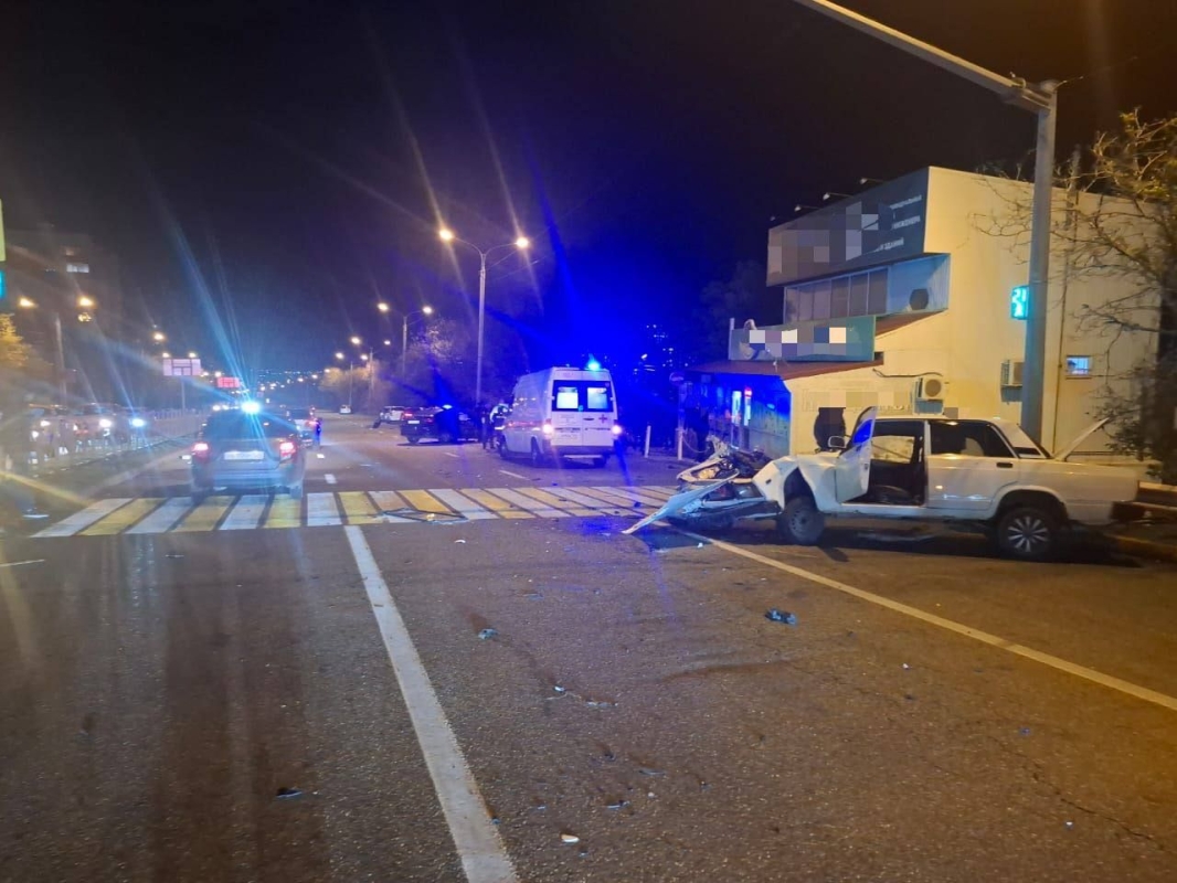 Сразу 6 автомобилей столкнулись в Ставрополе Сразу 6 автомобилей столкнулись в Ставрополе