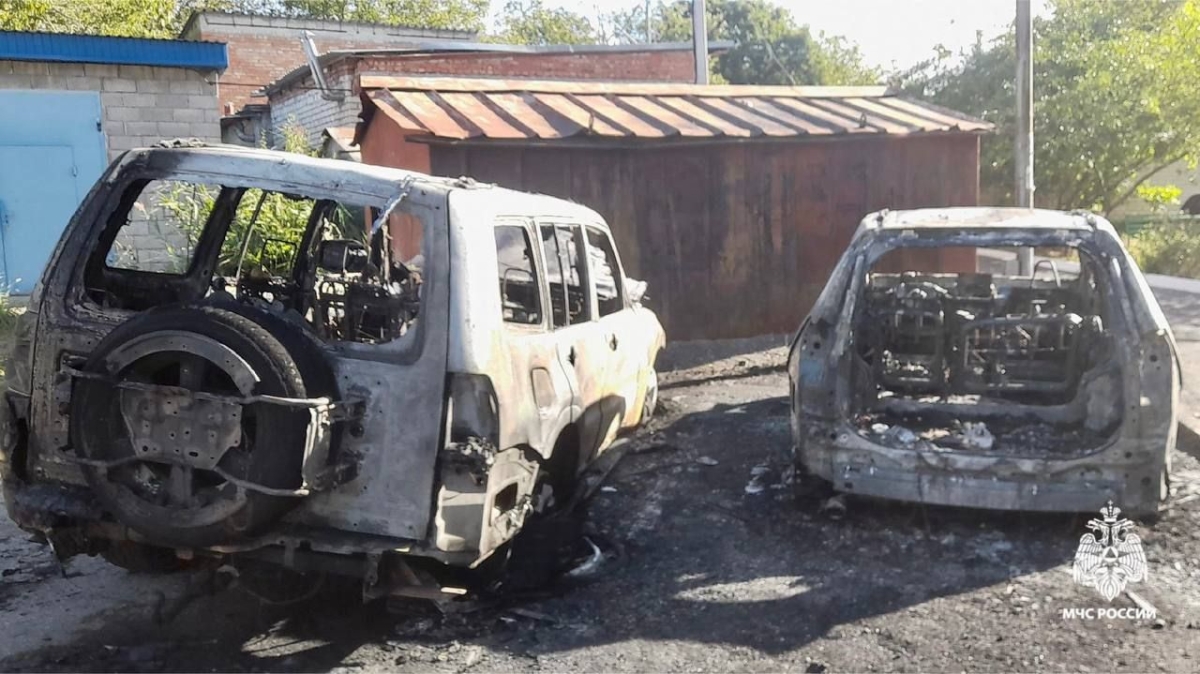 Неизвестный поджег машины в Железноводске