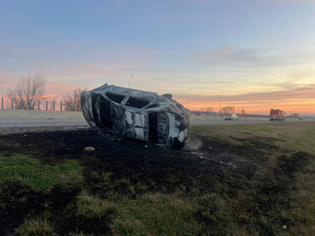 Легковушка сгорела под Ставрополем Легковушка сгорела под Ставрополем