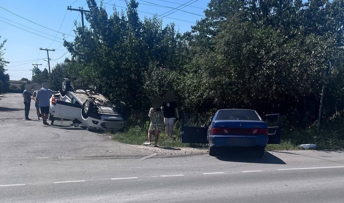 Автомобиль перевернулся в Невинномысске