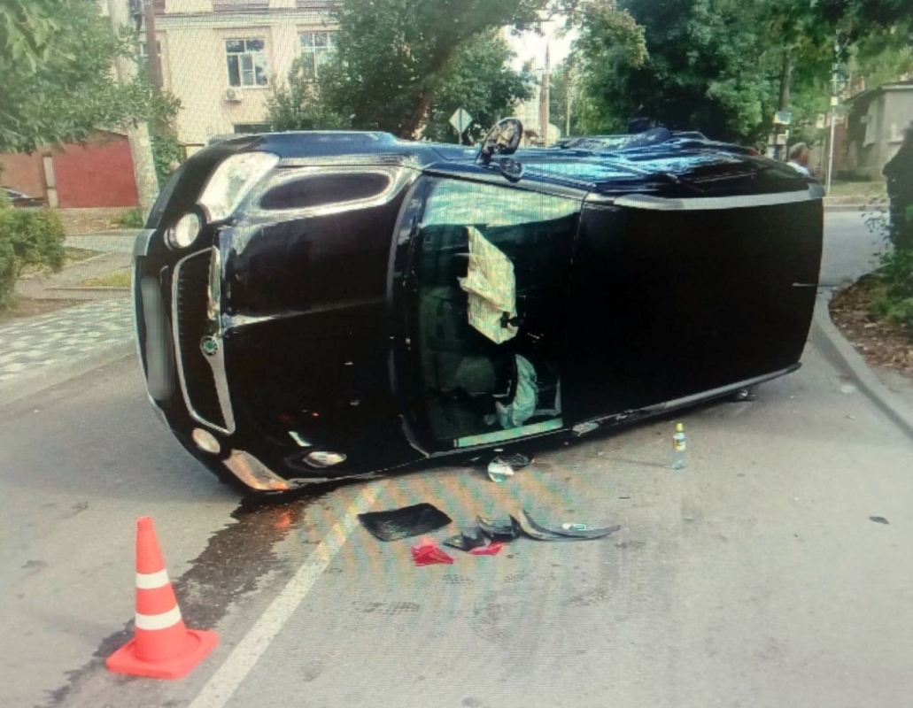Водитель опрокинувшейся иномарки попал в больницу после ДТП в Кисловодске