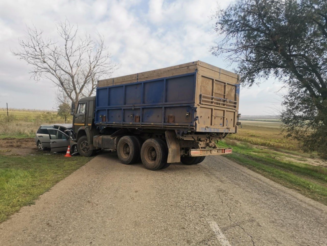 Трое пострадали в аварии с КамАЗом на Ставрополье Трое пострадали в аварии с КамАЗом на Ставрополье