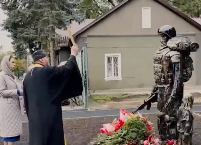 Восьмую по счету скульптуру в честь участников СВО открыли в Шпаковском округе