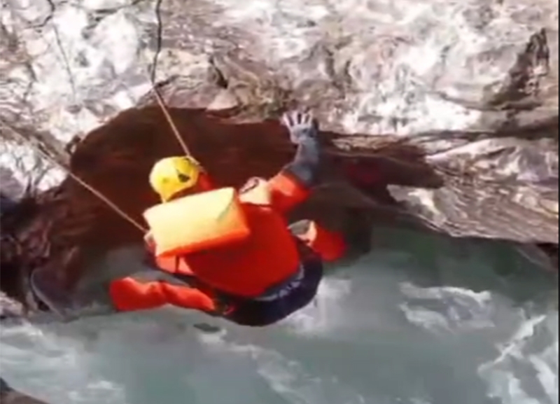 Спасатели нашли тело пропавшего в горах КЧР ставропольского туриста