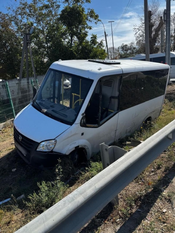 Девушка сломала палец при столкновении грузовика и пассажирской &laquo;ГАЗели&raquo; в Невинномысске