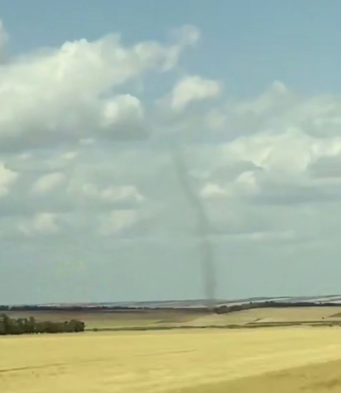 Пыльный вихрь заметили на Ставрополье Пыльный вихрь заметили на Ставрополье