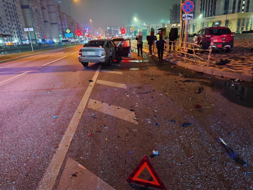 Три человека попали в больницу после столкновения легковушек в Ставрополе