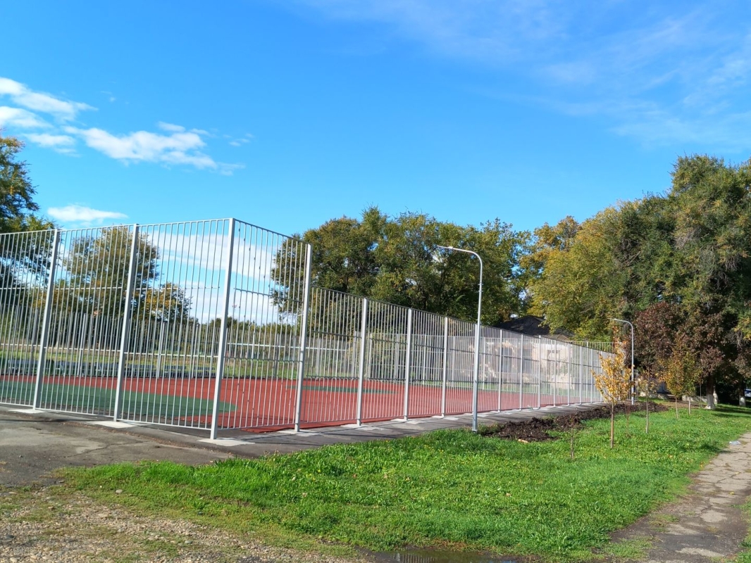 В селе Новоалександровском округе открыли отремонтированную спортплощадку В селе Новоалександровском округе открыли отремонтированную спортплощадку