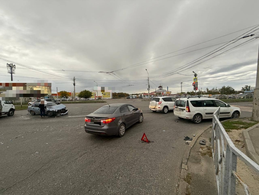 Две легковушки столкнулись на Северо-Западе Ставрополя