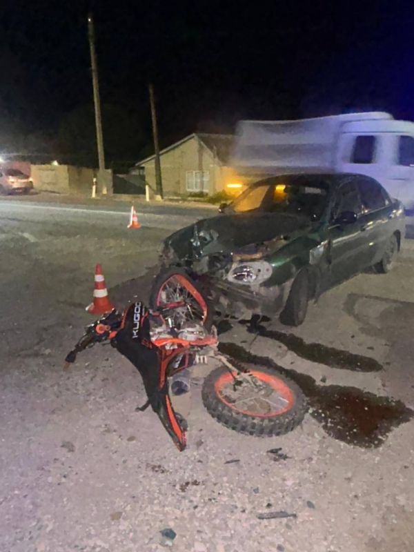 На Ставрополье 13-летний питбайкер попал в больницу после аварии